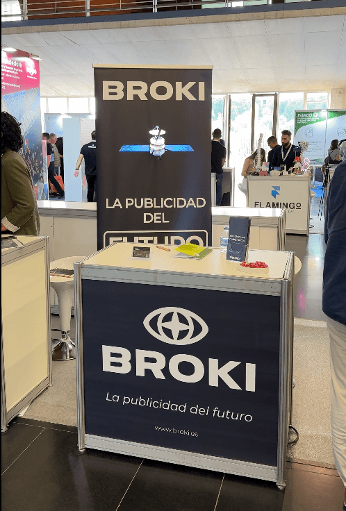 Stand de BROKI en una feria